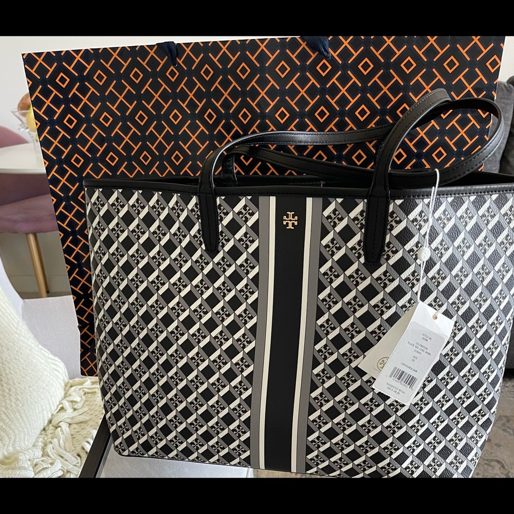 NWT Tory Birch black tote!!